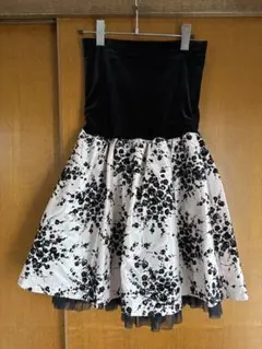 ベアトップミニワンピース 花柄 黒と白