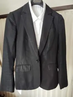 黒のリクルートスーツ（ブレザー＆パンツ）