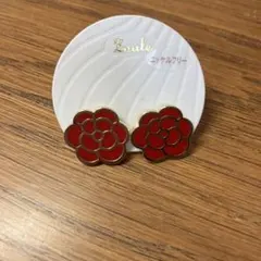Zoule 赤い花型ピアス 約1.5cmのサムネイル