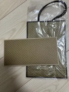 CLASSICS THE SMALL LUXURY 箱　紙袋