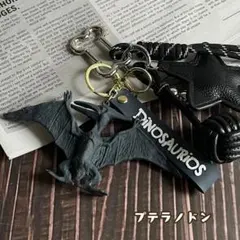 恐竜 プテラノドン チャームキーホルダー ブラック ストラップ スター