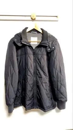 お洒落な　黒キルティングジャケット フード付き　サイズLL