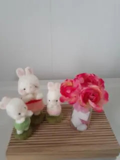 羊毛フェルト うさぎ 3体セット 花瓶付きのサムネイル