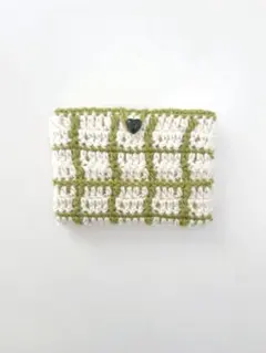 アイボリーとピスタチオグリーンのチェック柄ブックポーチ