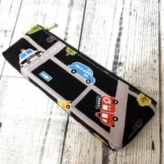 【入園準備】働く車柄　ペンケース　黒総柄