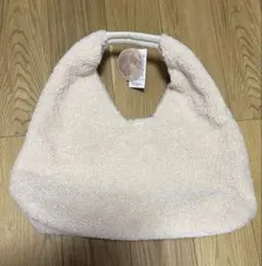 【新品未使用】Vカットボアトートバッグ クリーム色