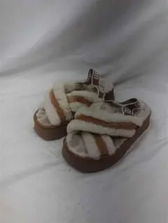 ■アグ Fluff Yeah サンダル シープスキン 24cm レディース