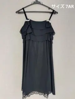 黒 フリル付きシフォンドレス パール装飾