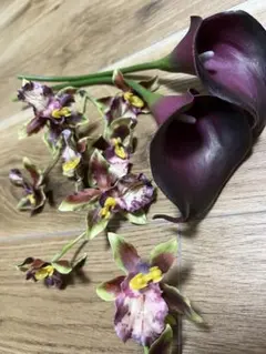 紫のカラーとオーキッドの造花［シリコン生地］