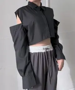 【新品未使用】Jewelobe ショルダーカットアウトクロップドシャツ