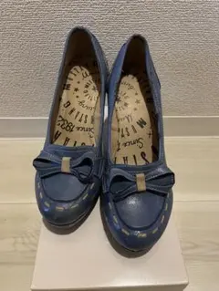 青いリボン付き　高ヒールパンプス