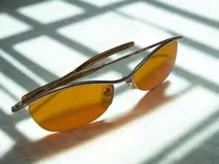 オレンジレンズ メタルフレーム サングラス