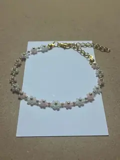 ビーズブレスレット　花　ピンク　ホワイト　ゴールド　ハンドメイド