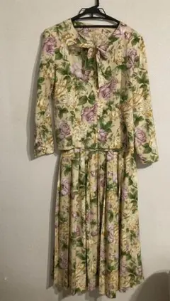 ツーピース　ワンピース　レトロ　スカート　プリーツスカート　花柄　レディース　春