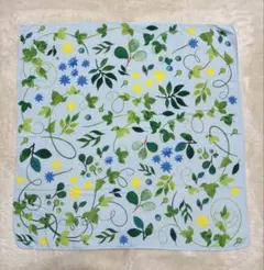 植物模様の水色ハンカチ