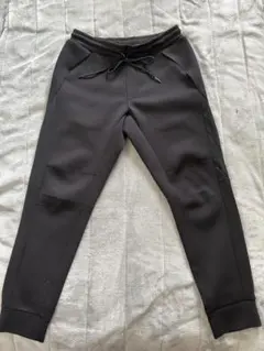 ブラック スウェットパンツ ドローストリング付き