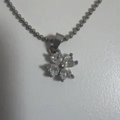 花形クリスタルネックレス