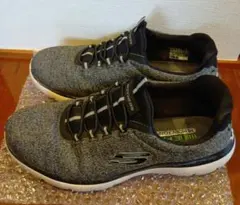 SKECHERS 軽量スニーカーワイドフィット