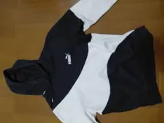 PUMA パネルデザイン パーカー ブラック/ホワイト