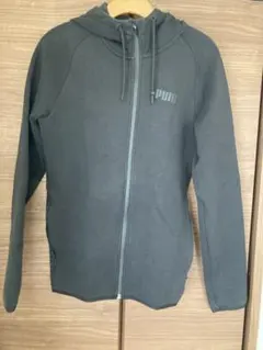 PUMA フード付きブラックパーカー