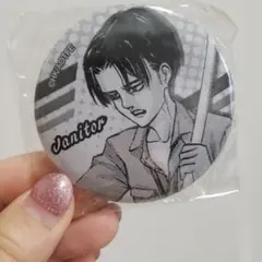 進撃の巨人中学校 リヴァイ 海外限定缶バッジ Janitor