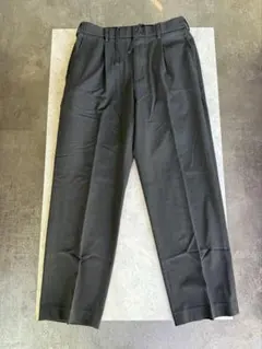 UNIQLO 黒スラックス