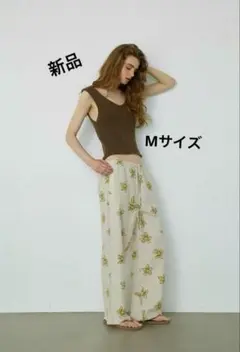 新品未開封☆ALEXIA STAM フラワー柄リネンパンツ ベージュM - メルカリ