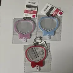 ダイソー 推し活うちわ型フォトフレームキーホルダー 赤 水色 ピンクのサムネイル