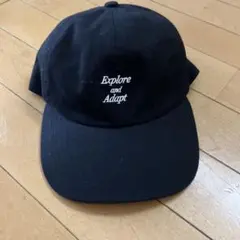 Explore and Adapt ベースボールキャップ 黒