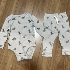 baby GAP 恐竜柄ロンパースとパンツのセット
