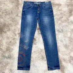 467【美品】Desigual デシグアル デニム パンツ ジーンズ 刺繍 30のサムネイル