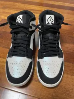 Nike Air Jordan 1 ブラック/ホワイト ミッドカット