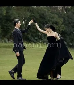 ブラックストラップレスウェディングドレス