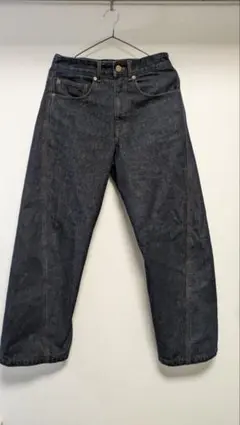 VINTAGE WASHED CURVED DENIM