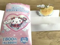 ＝LOVE×シナモロール アクリルネームバッチ しょこ