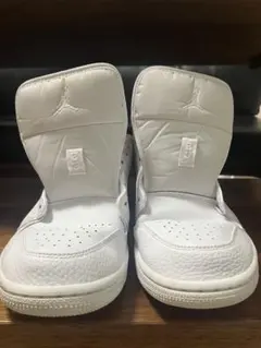 Nike Air Jordan 1 Low Triple Whiteのサムネイル