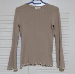 D16　テチチテラス　Té chichi ベージュ フリル袖　カットソー　ニット