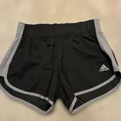 adidas ブラック ショートパンツ