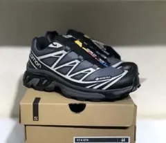 xt-6 スニーカー