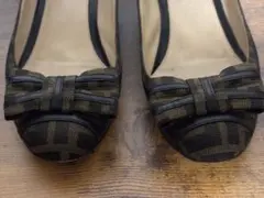 美品 ヴィンテージ FENDI ズッカ柄 リボン付きウェッジヒールパンプスのサムネイル