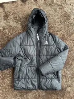 adidas 黒 フード付きダウンジャケット