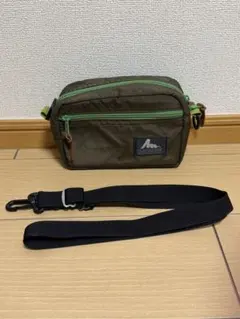 グレゴリー パデッドショルダーポーチ S オリーブ　旧ロゴのサムネイル
