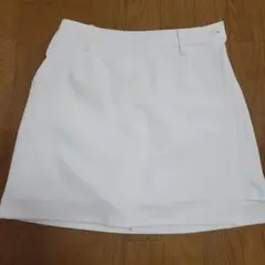 未使用　Mサイズ　ホワイト ショートスカート パンツ付きkolwinのサムネイル