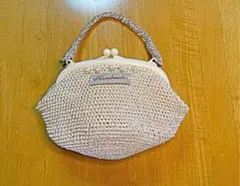 ラメ入りオフホワイト　がま口ポーチ