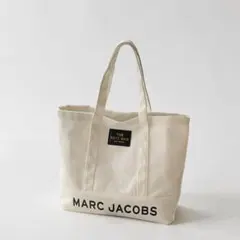 Marc Jacobs のホワイトキャンバストートバッグです