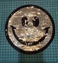 スパンコール スマイル ワッペン　ニコちゃん