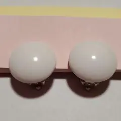 No.841 シンプル　ホワイトクリップ式　ドーム型イヤリング