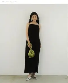 新品　アンドレスド　Mサイズ　black カッティングカーブドレス