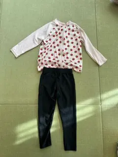 ストロベリー柄、黒ブラックラッシュガード水着セット 110cm 女の子向け