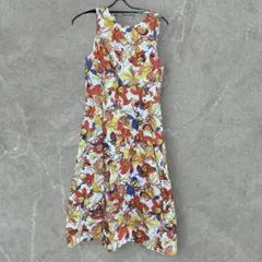 花柄　ノースリーブ　ひざ丈ワンピース　レトロ　リゾート